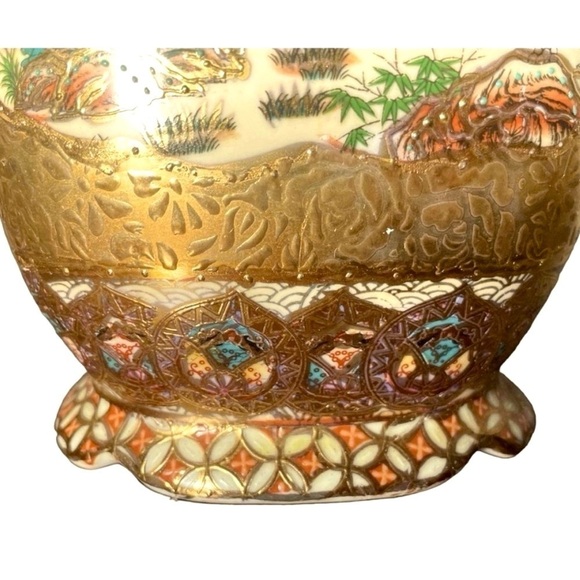 Vintage Satsuma Hand Painted Gold
Gilded Vase. Geisha ladies on both sides. - Picture 7 of 15